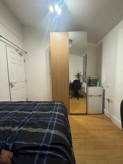 Double room, peaceful house & area, with parking  Main Photo