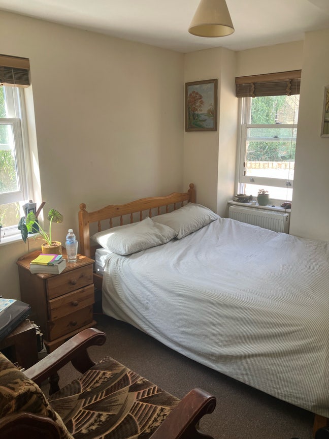 Semi-detached with Huge Drive and Garden Main Photo
