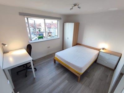 NW London HouseShare + Garden 2min to Jubilee Line Main Photo