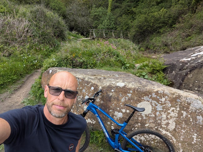 52 year old male seeks double room Main Photo