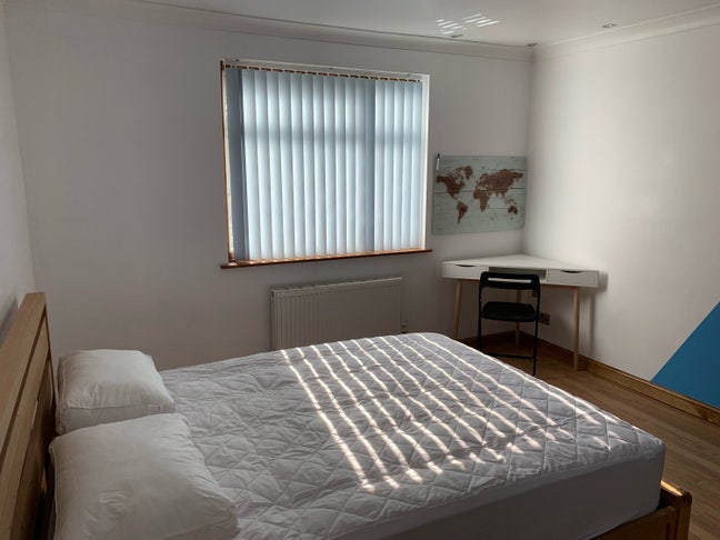 Bright, fresh & spacious double room in Osterley  Main Photo