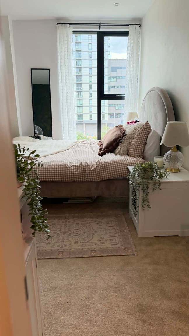 Spacious Double Room in Stylish Media City Flat Main Photo