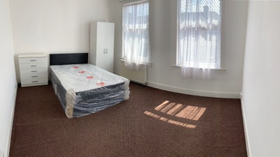 Double room to Rent   Main Photo