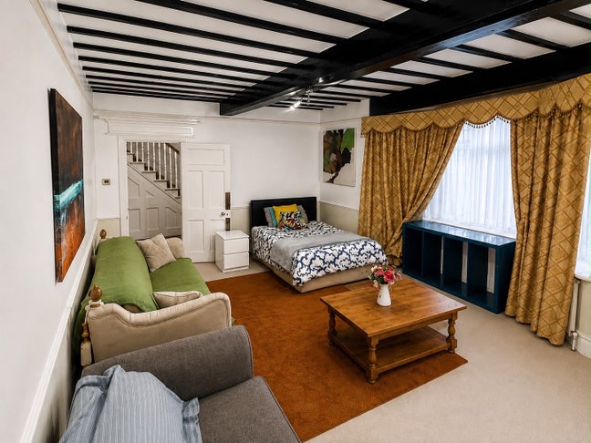 Large Furnished Double Room Coulsdon &pound;800 Main Photo