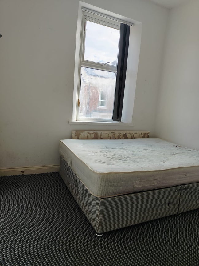 Spacious Double and Single Bedrooms  Main Photo