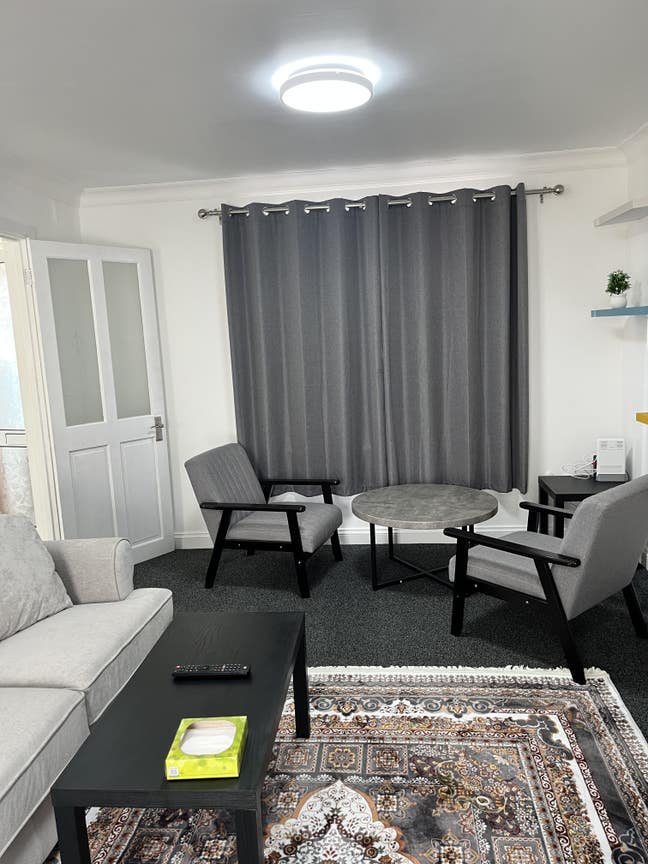 1 single & 1 Double Bedroom  Main Photo