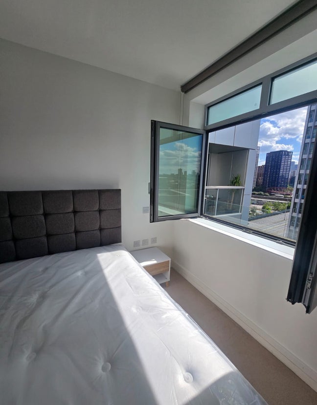 Looking for a male flatmate in our 2 bed house Main Photo