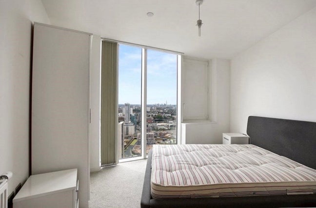Spacious Double Room near Stratford London Main Photo