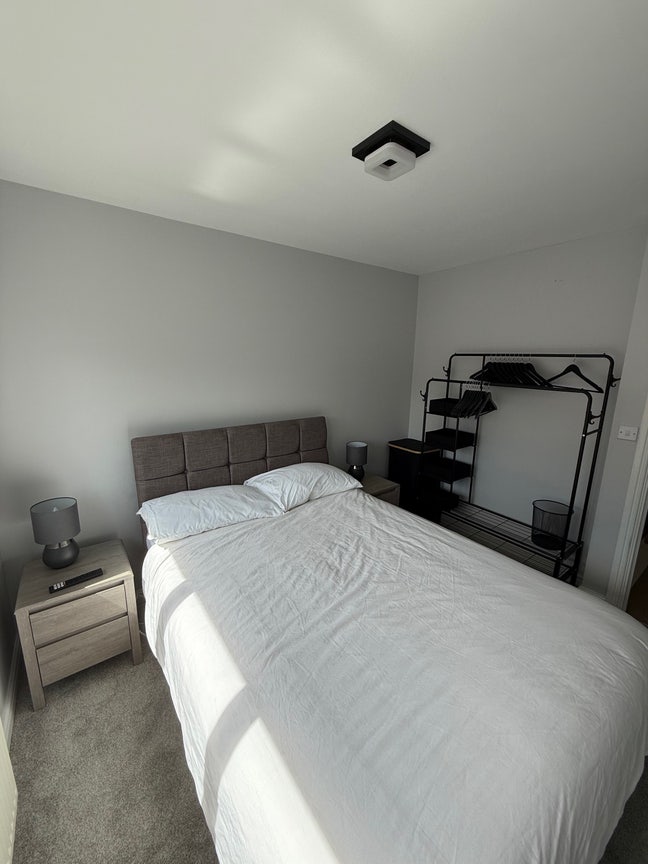 Double Room (Mon-Fri) & Own Bathroom (not ensuite) Main Photo
