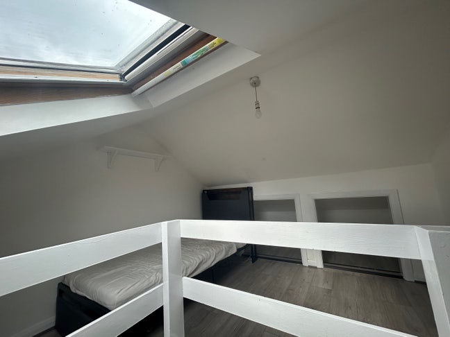 Single Room suitable for female  Main Photo