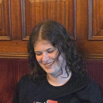 24F professional looking for central flat share Main Photo