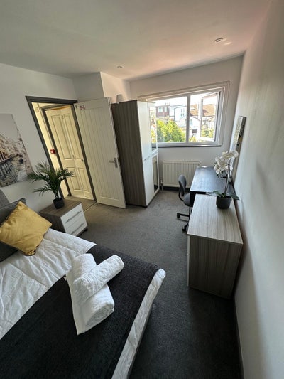 1 Large double room. Main Photo