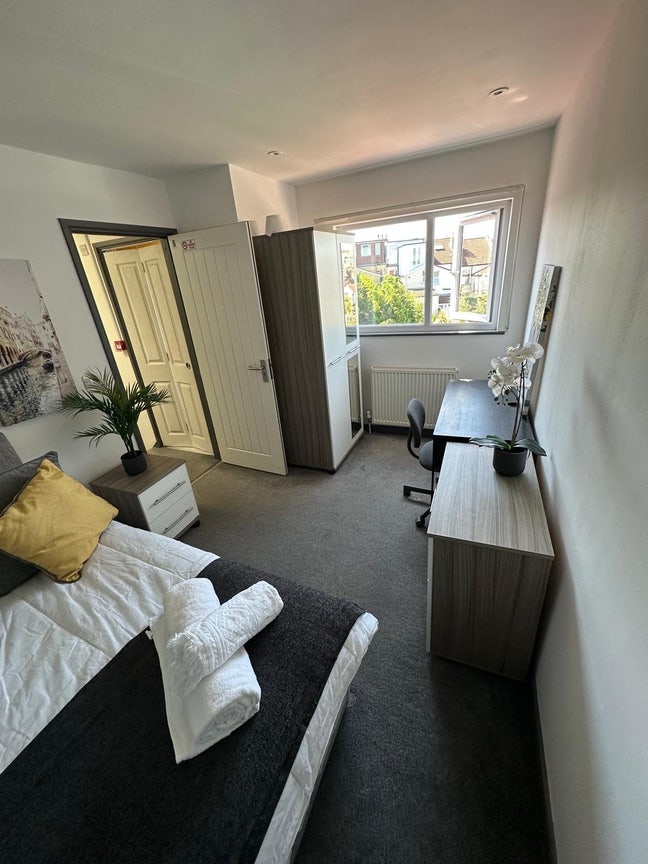 1 Large double room. Main Photo