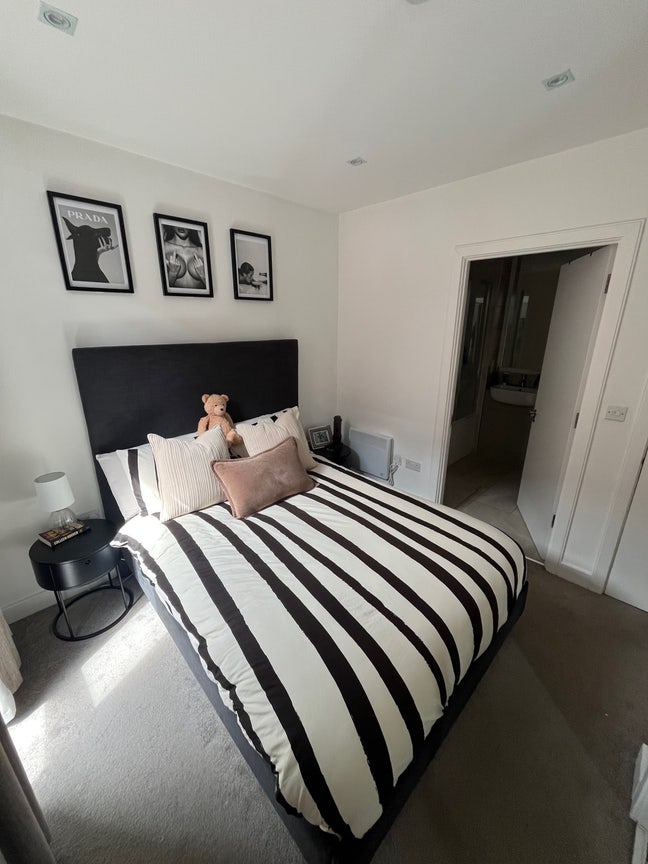Modern En-Suite Double Room in Salford  Main Photo