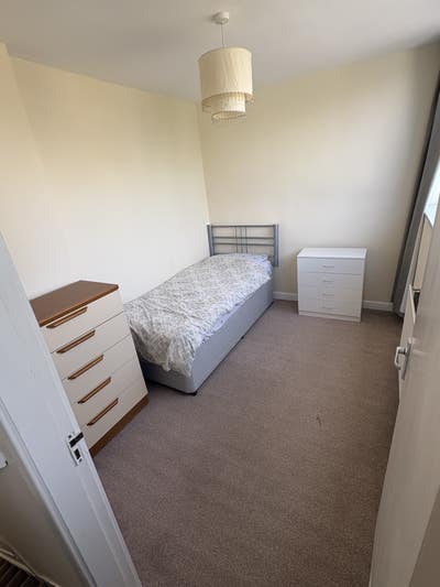 1 Single bedroom for rent in Working Main Photo