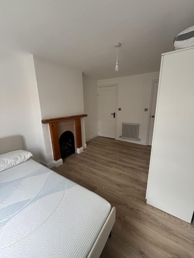 Double Room with Ensuite Main Photo