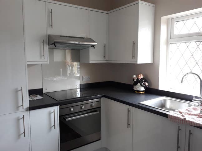 4 bed bungalow, 1 room available 16th Aug Main Photo
