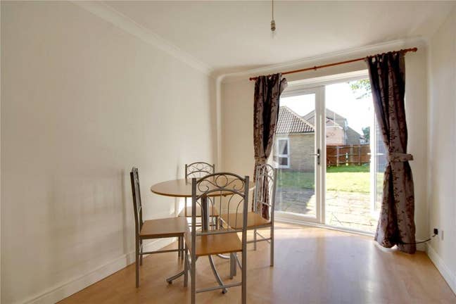 &pound;500 Student Room – 10 Mins to RHUL & Station Main Photo