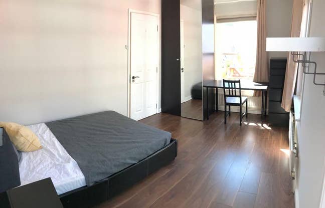Private bathroom room in Long term home  Main Photo