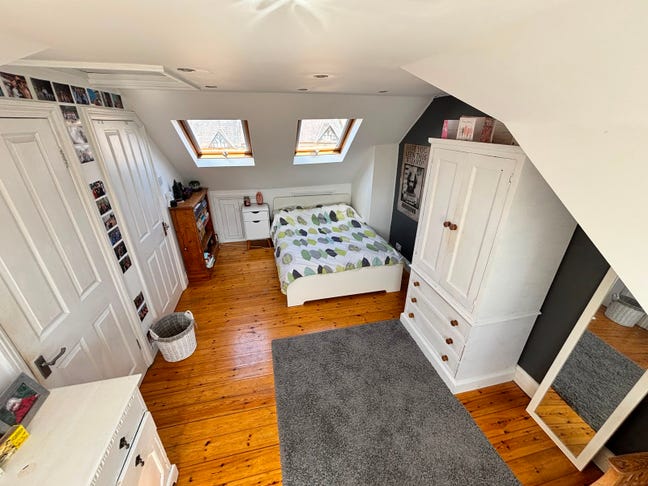 Large loft double room with en-suite  Main Photo