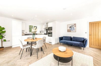 New Build Large Double Room & Private Bathroom Main Photo