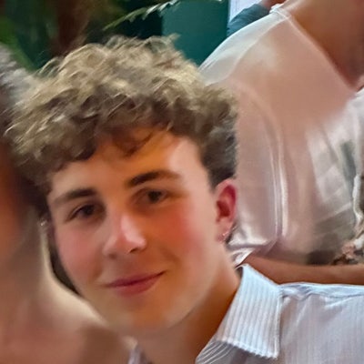 Professional Male seeks a single or double room Main Photo