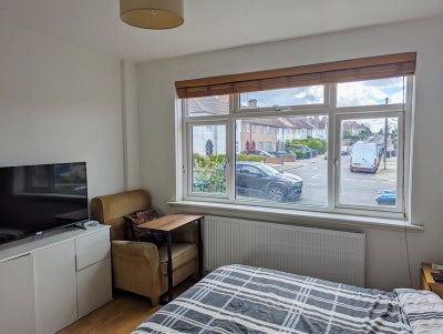 Large double room in a friendly NW house share Main Photo
