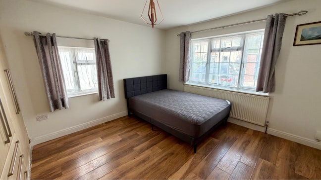 Large Double Room in Slough &pound;700 pm, bills incl. Main Photo