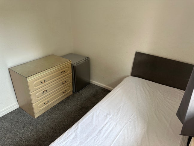 Single room available  Main Photo