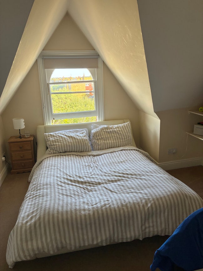Double room in the heart of Wimbledon available Main Photo