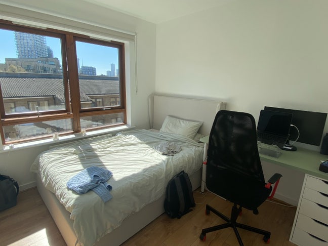 Room with En-Suite Bathroom Available in E14 Main Photo
