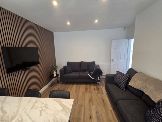Newly renovated house share in Headingley ✨ Main Photo