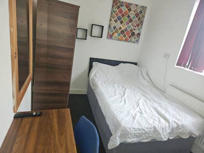 Single Room to Rent Main Photo