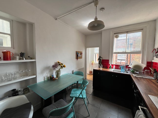 Beautiful Room available in Brixton <3 Main Photo