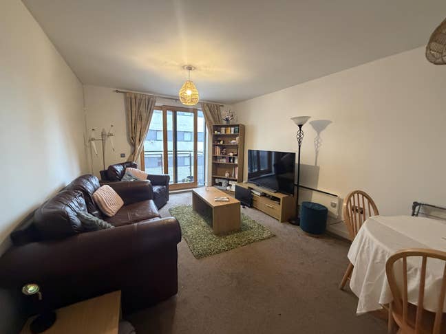 Double Room + Private Bathroom in Green Quarter! Main Photo