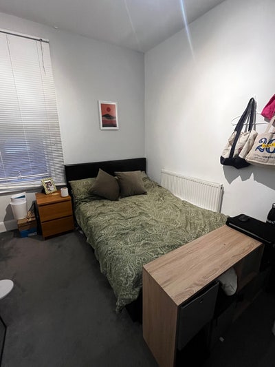 Double Room Available in Bow  Main Photo