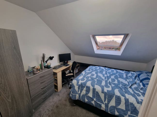 1 double room in a 2-bed flat - Chorlton Area, M16 Main Photo