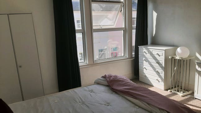 Large Double Bedroom includes bills @ 1st OF SEPT Main Photo