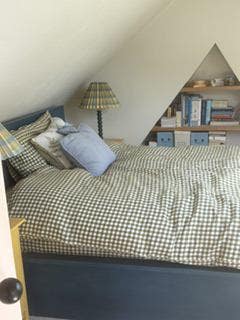 Large light and airy double loft room Main Photo