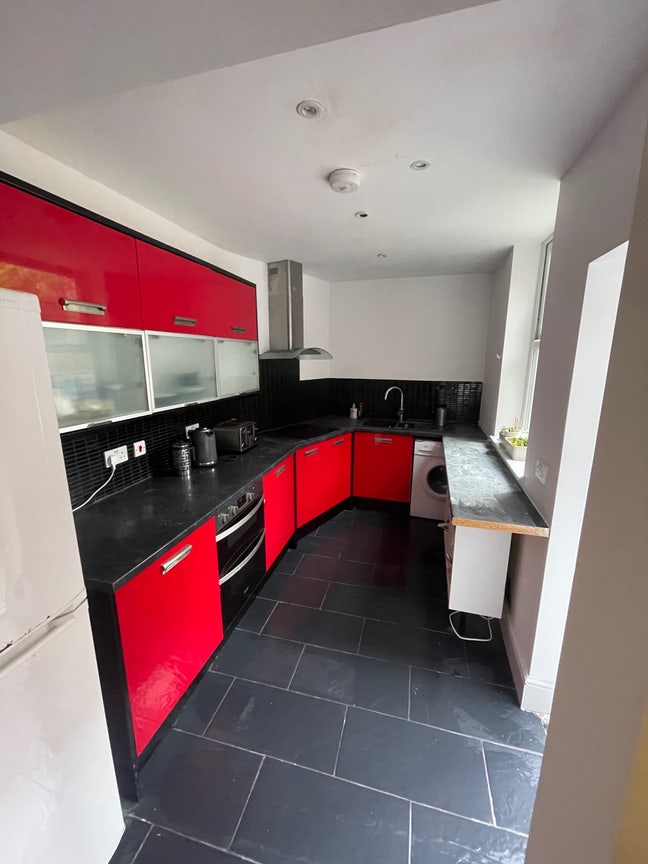 Lodger for comfortable home  Main Photo