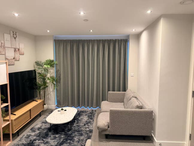 Large Double Room with Private Bathroom & Balcony  Main Photo