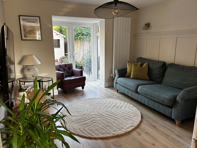 Double Room in a Quiet, Cosy Home inc. bills Main Photo