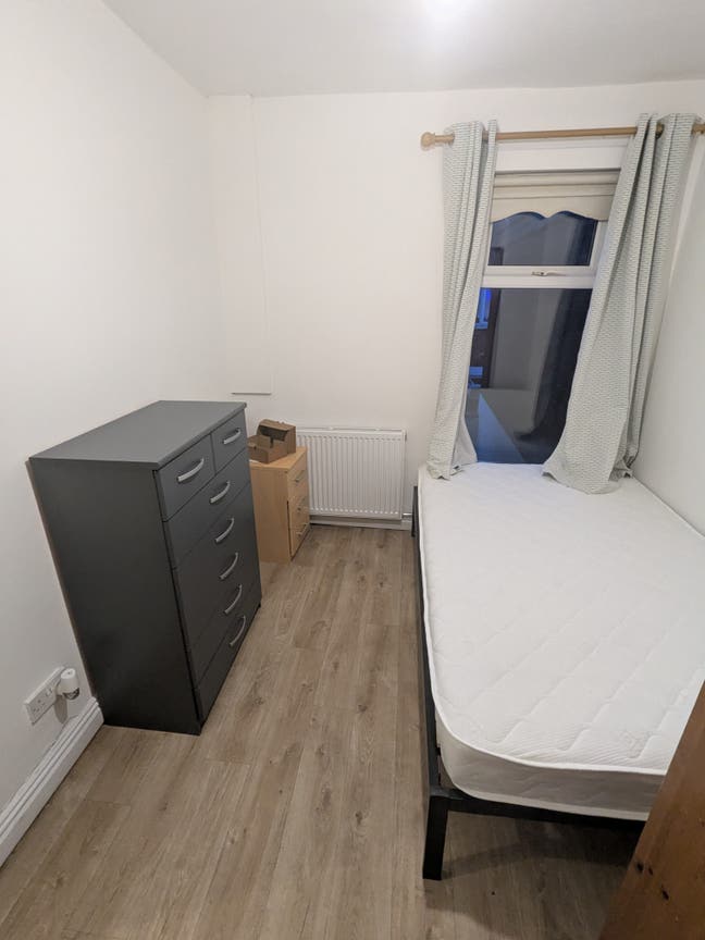 Room Available in Belfast – Ideal for Professiona Main Photo