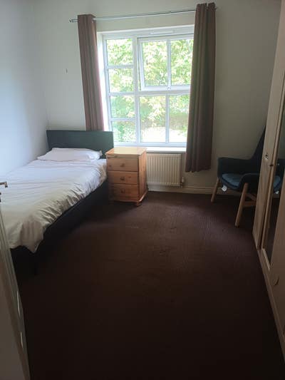 Single en-suite room in female Buddhist community Main Photo