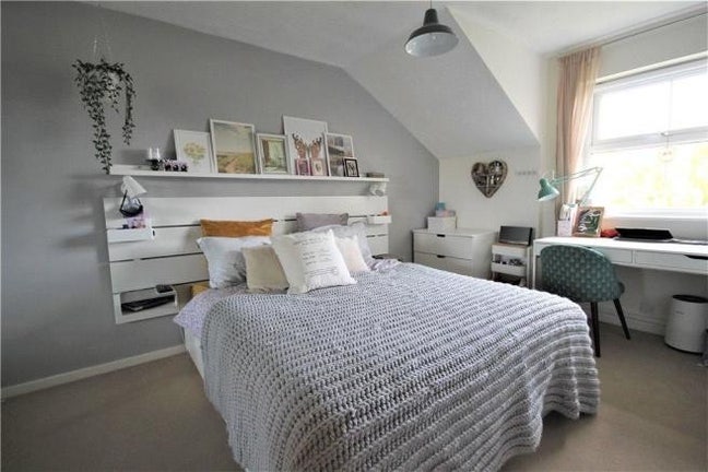 Spacious Double Room in Aldershot Town Centre  Main Photo