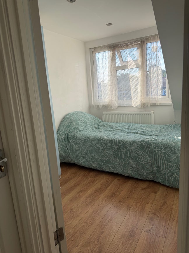 Quiet Single Room Available (All bills included) Main Photo