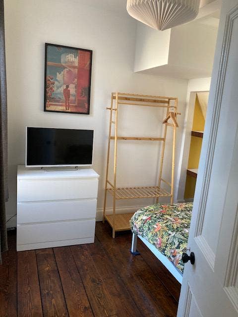  Furnished Single Room available - Kingswood Main Photo