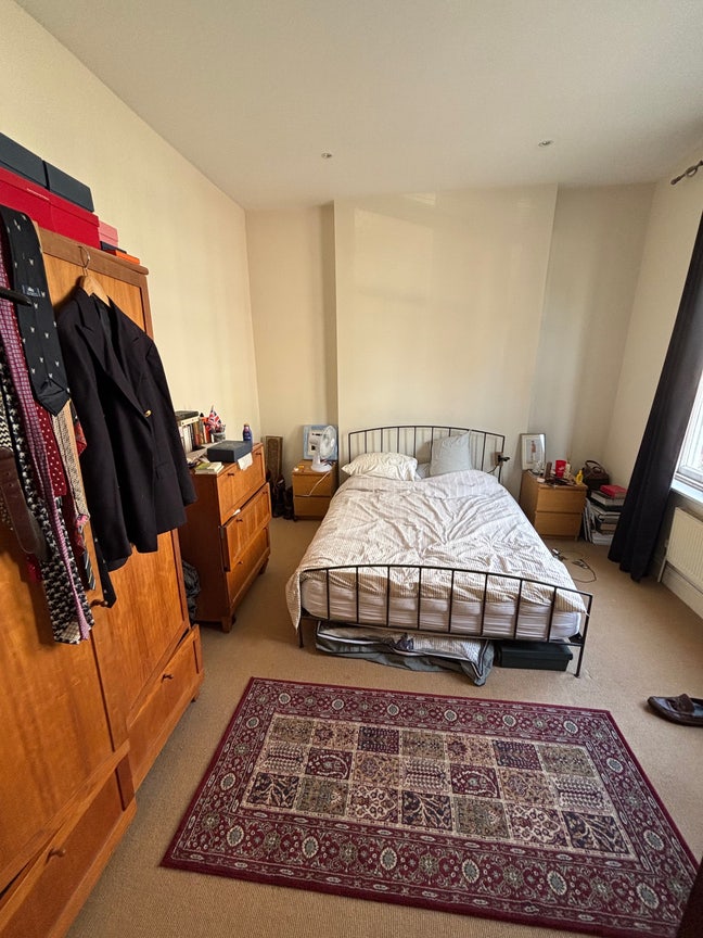 Spacious double bedroom with en-suite, west Ken Main Photo