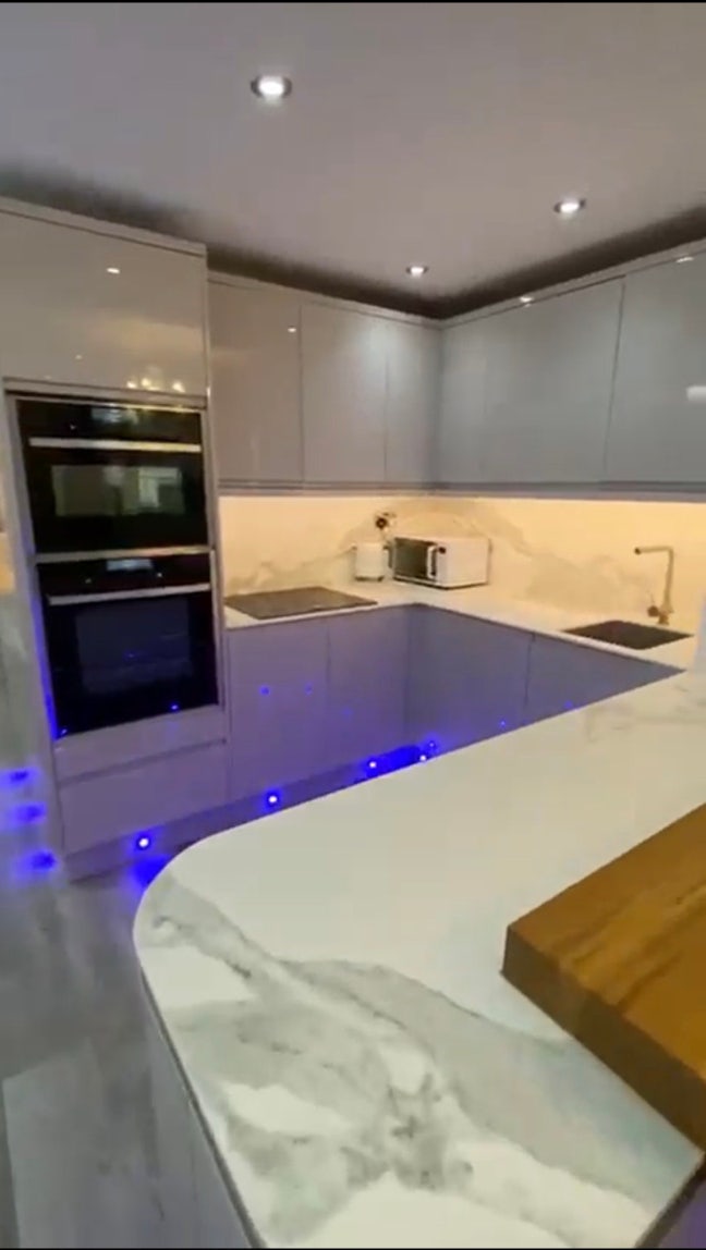 Double Room W Own Bathroom in Renovated Flat Main Photo