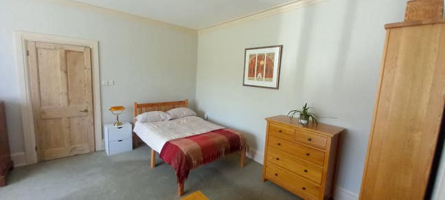 Mon-Fri large bedsit with parking in north Reading Main Photo
